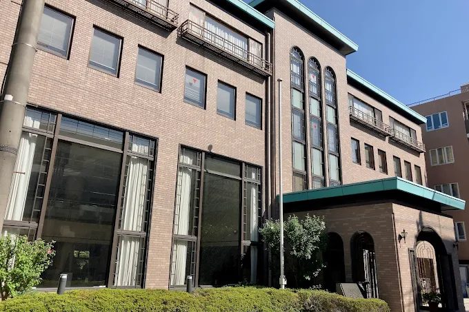 國學院大學 院友会館の外観